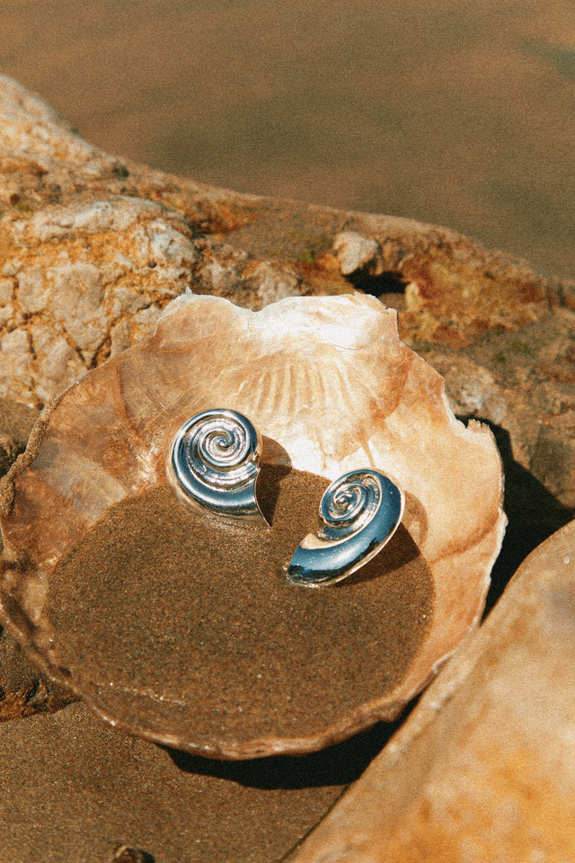 Load image into Gallery viewer, Leilani Sea Shell Earring - Silver
