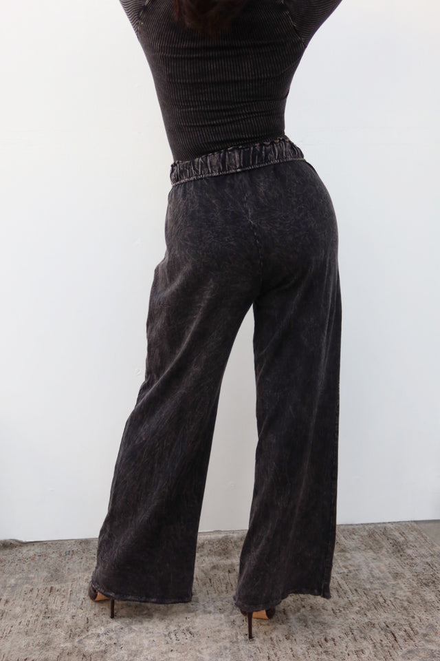 Load image into Gallery viewer, Levie Long Sleeve Bodysuit - Black
