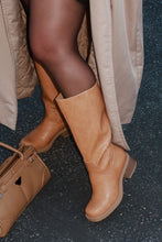Load image into Gallery viewer, Midnight Icon Below The Knee Moto Boots - Camel
