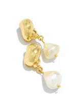 Load image into Gallery viewer, White Faux Pearl Shell Earring
