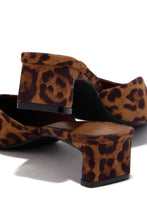Load image into Gallery viewer, Danielle Mid Heel Mule Pumps - Leopard
