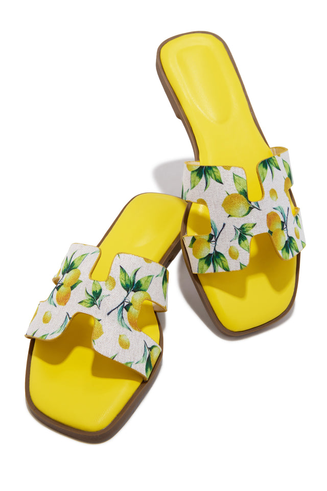Load image into Gallery viewer, Shoreline Slip On Flat Sandals - Lemon
