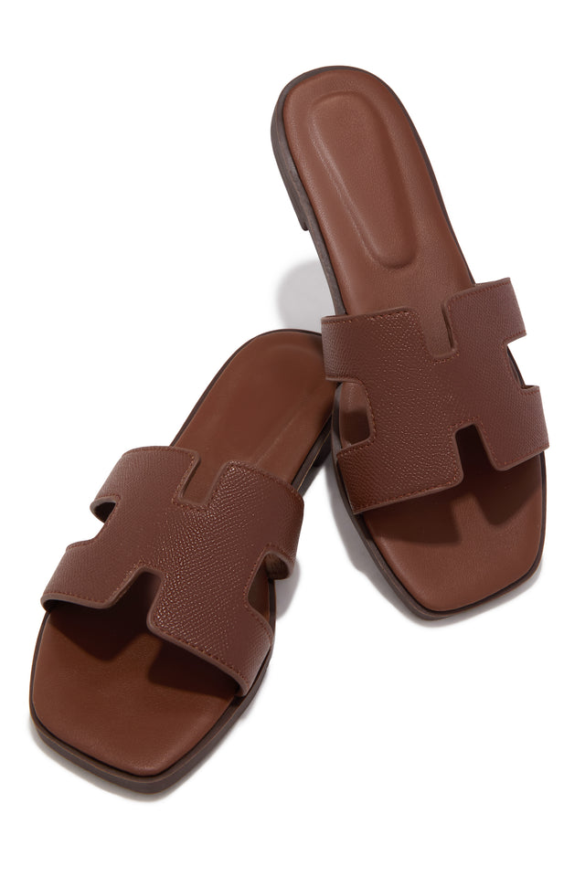 Load image into Gallery viewer, Elara Flat Slip On Sandals - Brown

