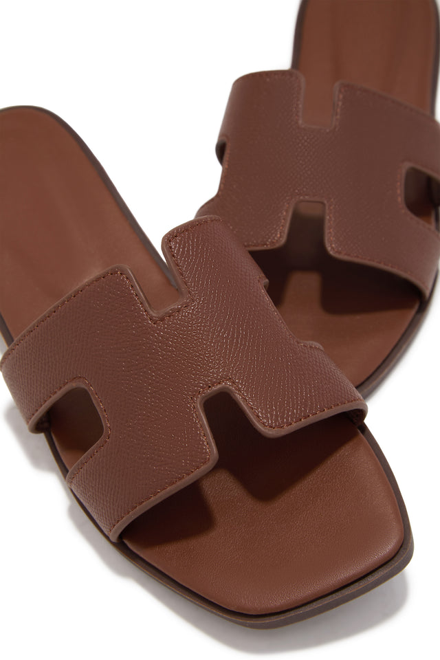 Load image into Gallery viewer, Elara Flat Slip On Sandals - Brown
