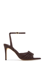 Load image into Gallery viewer, Anahi Single Sole Mid Heels - Brown

