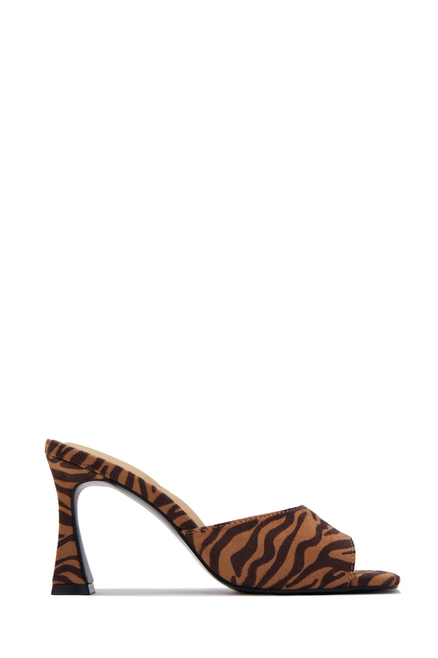 Load image into Gallery viewer, Adriana Single Sole Mule - Tan Zebra
