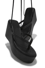 Load image into Gallery viewer, Black Thong Sandals
