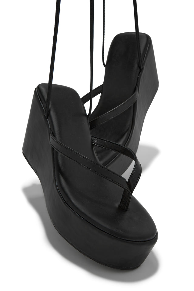 Load image into Gallery viewer, Black Thong Sandals
