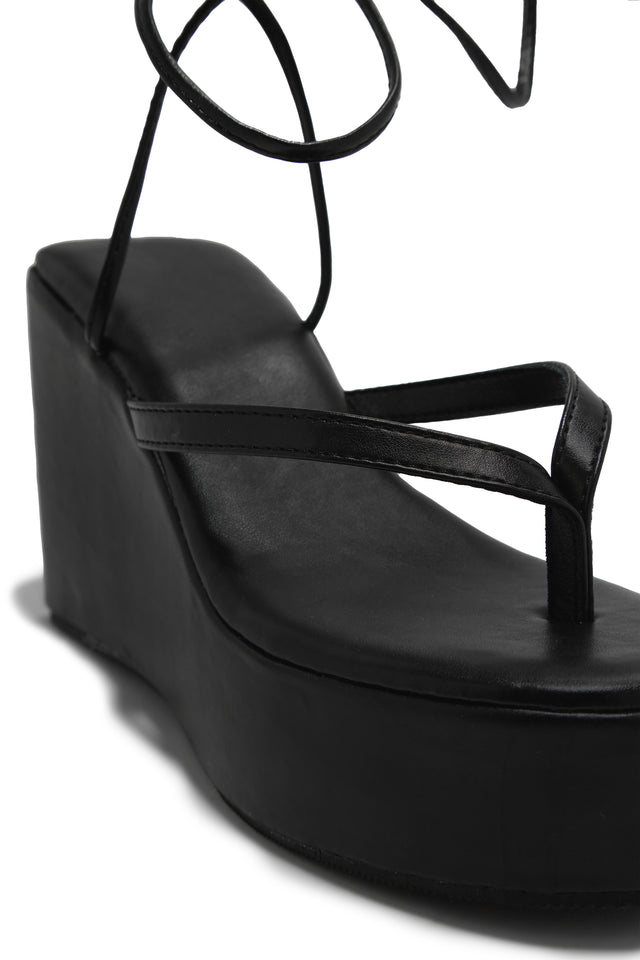 Load image into Gallery viewer, Lightly Cushioned Black Platform Sandals
