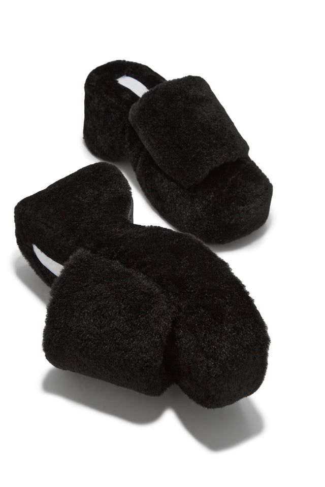 Load image into Gallery viewer, Black Slip On Sandals 
