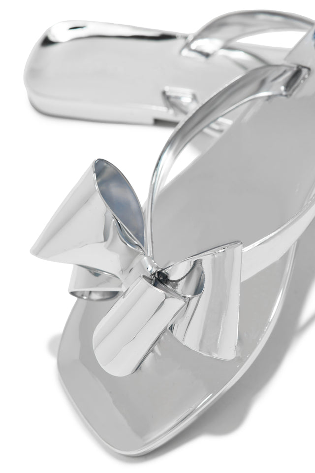 Load image into Gallery viewer, Metallic Silver-Tone Bow Accent 

