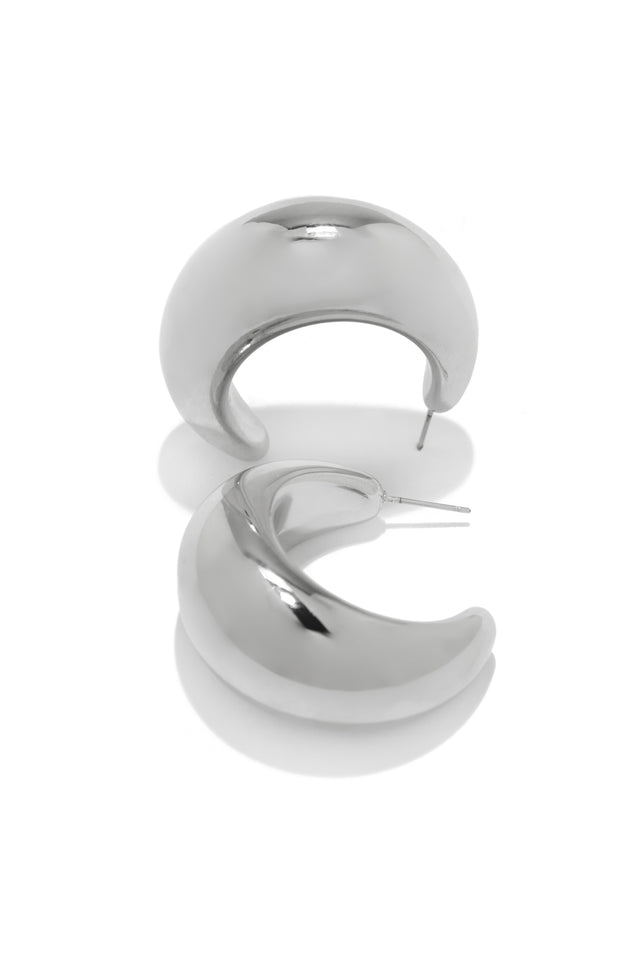 Load image into Gallery viewer, Chunky Hoop With Push Back Closure
