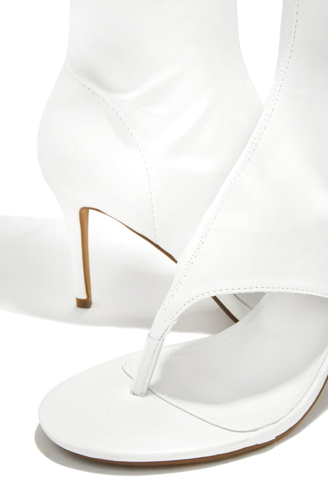 Load image into Gallery viewer, Natalia Thong Strap Heels - White
