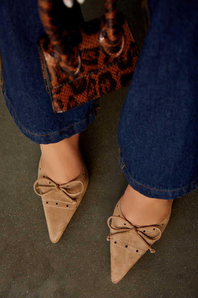 Load image into Gallery viewer, Coraima Mule Heel Pumps - Nude

