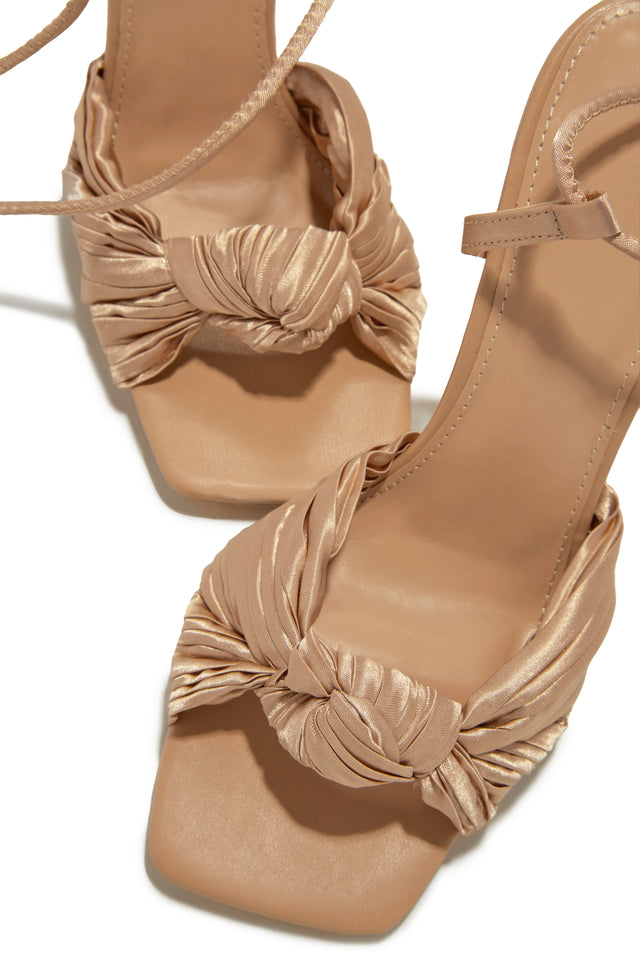 Load image into Gallery viewer, Stylish Nude Heels 
