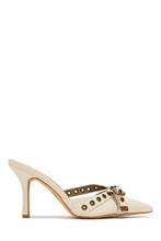 Load image into Gallery viewer, Bone Heel Pumps
