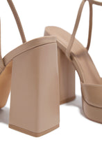 Load image into Gallery viewer, Kami Platform Block Heels - Nude

