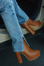 Load image into Gallery viewer, Oaklynn Platform Ankle Boots - Tan
