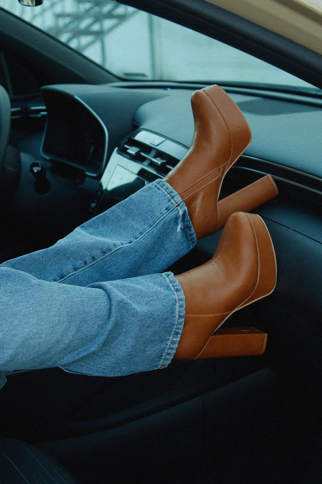Load image into Gallery viewer, Oaklynn Platform Ankle Boots - Tan
