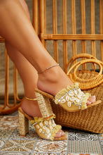Load image into Gallery viewer, Women Wearing Block Heel Mules
