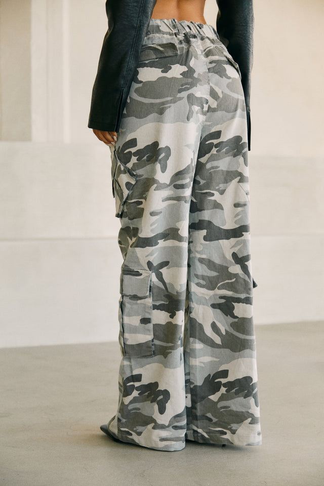 Load image into Gallery viewer, Cargo Wide Leg Pant
