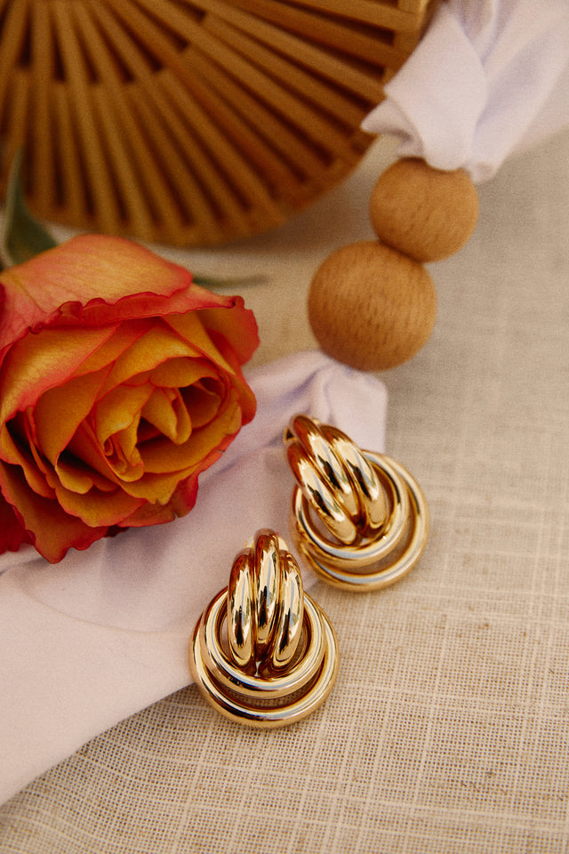 Load image into Gallery viewer, Chunky Gold Earring
