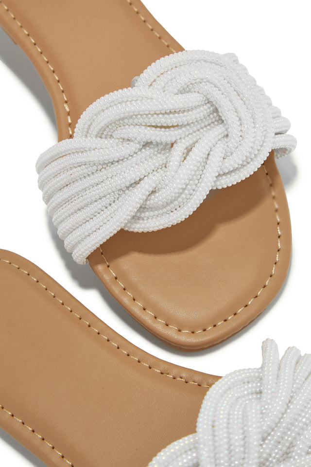 Load image into Gallery viewer, Faux Pearl Detailing 
