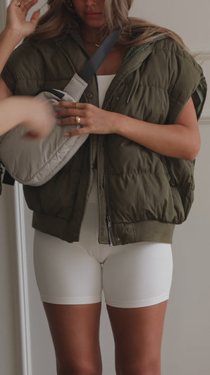 Model wearing grey fanny pack video