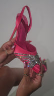 Video of pink high heel pump on model