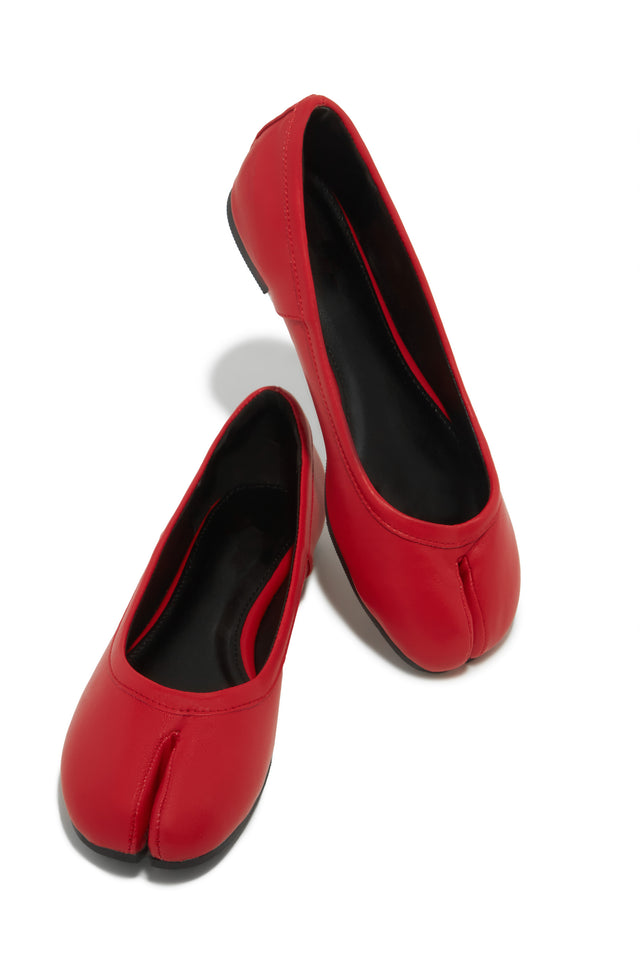 Load image into Gallery viewer, Zya Split Toe Flats - Red
