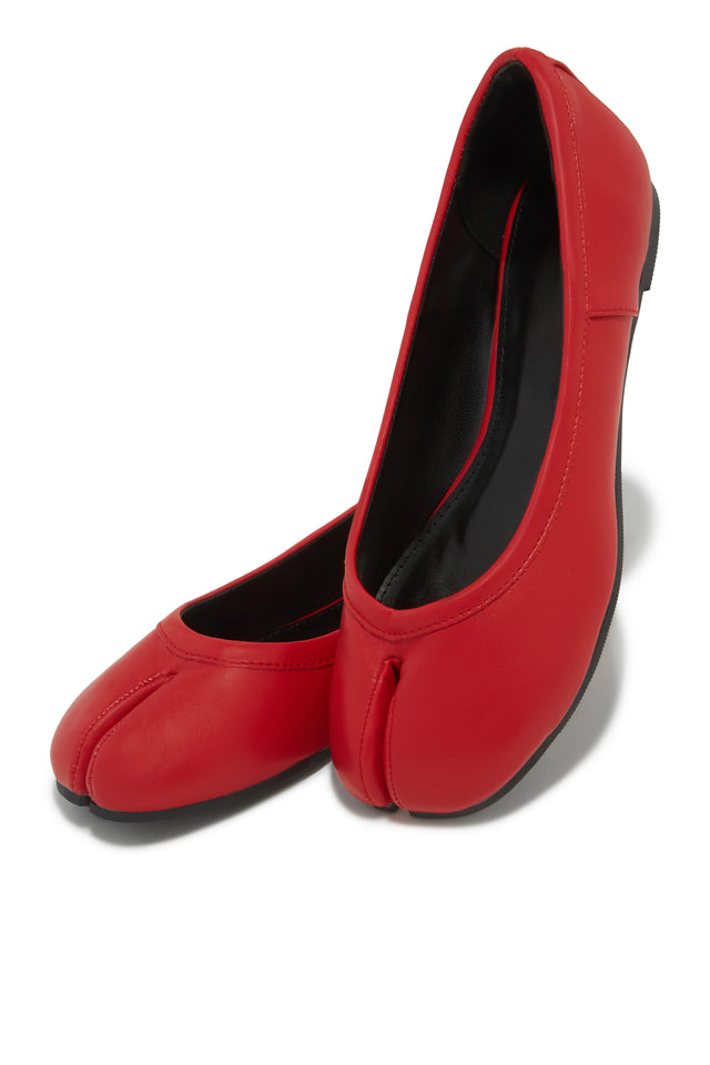 Load image into Gallery viewer, Zya Split Toe Flats - Red

