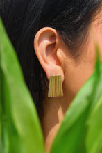 Load image into Gallery viewer, Reia Statement Earring - Gold
