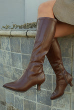 Load image into Gallery viewer, Roxanna Kitten Heel Boots - Brown
