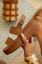 Load image into Gallery viewer, Samina Platform Sandals - Tan
