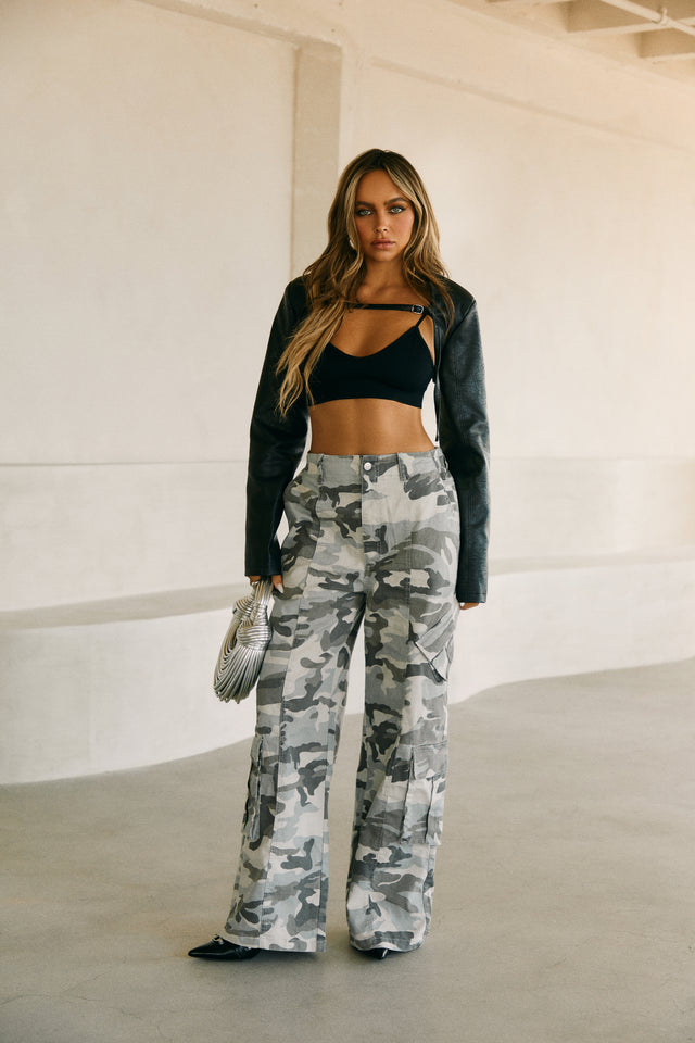Load image into Gallery viewer, Edgy City Girl Cargo Pant Outfit
