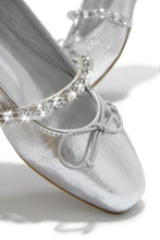 Load image into Gallery viewer, Silver Tone Flats
