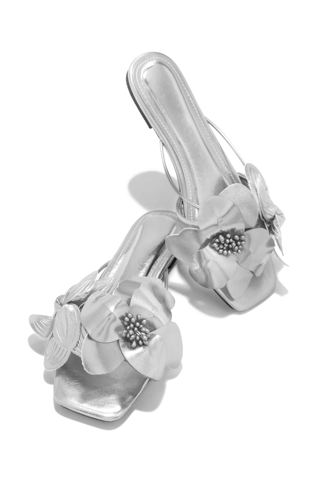 Load image into Gallery viewer, Silver Metallic Sandals
