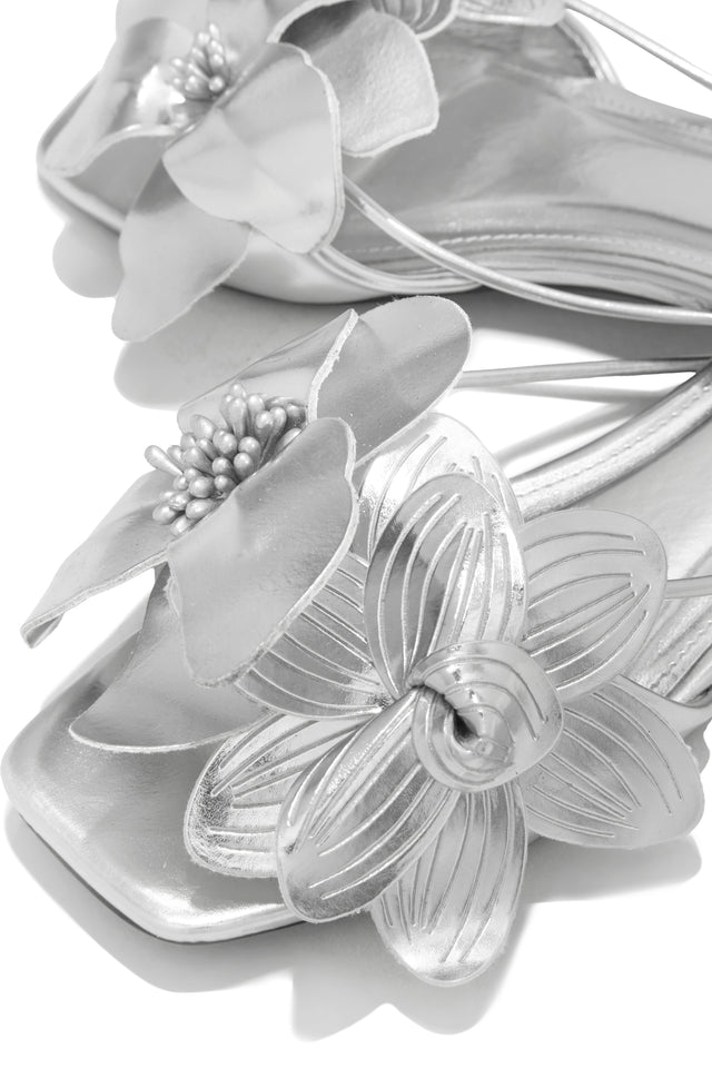 Load image into Gallery viewer, Flower Sandals

