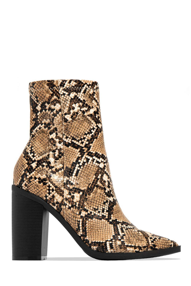 Load image into Gallery viewer, Triumph Block Heel Ankle Boots - Red
