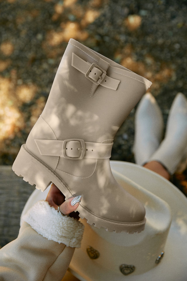 Load image into Gallery viewer, Stormy Water Resistant Rain Boots - Nude
