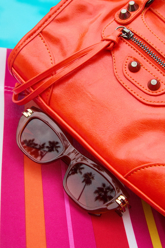 Load image into Gallery viewer, Sunny &amp; Chic Sunglasses - Tan
