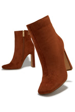 Load image into Gallery viewer, Brown Camel Suede Boots
