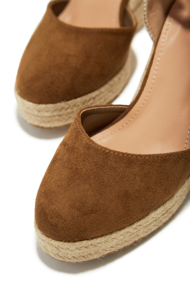 Load image into Gallery viewer, Tan Lace Up Closed Toe Platform Wedges
