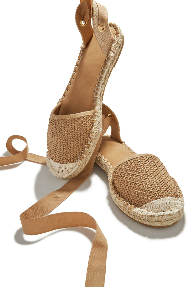 Load image into Gallery viewer, Tan Closed Toe Lace Up Flats
