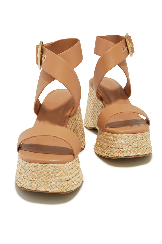 Load image into Gallery viewer, Tan Sandals with Platform Raffia Detailing
