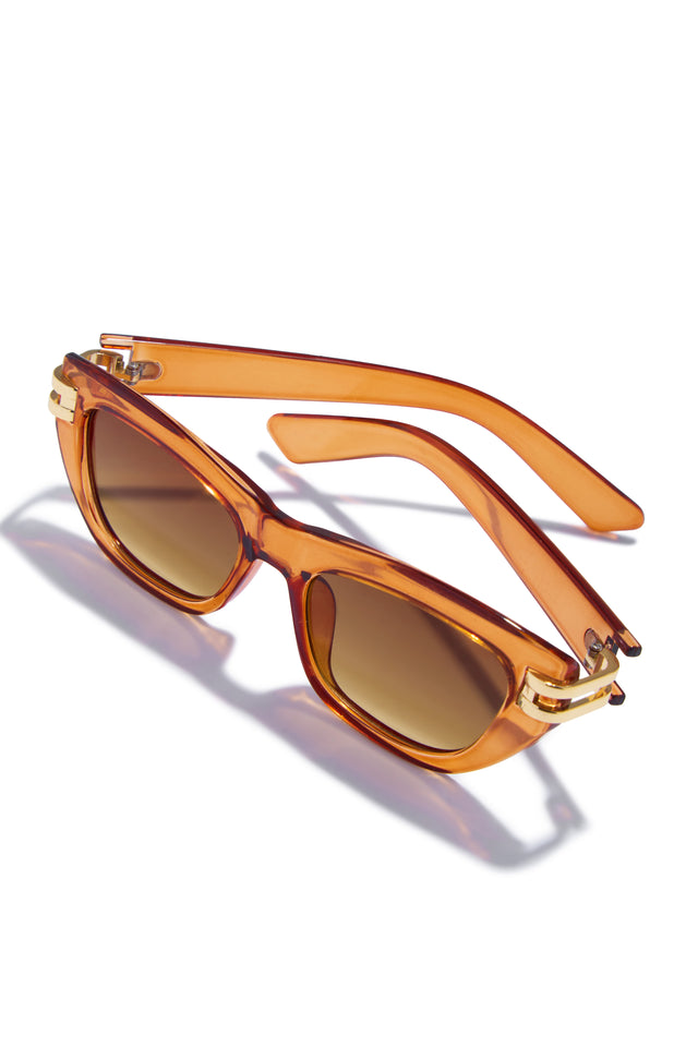 Load image into Gallery viewer, Sunny &amp; Chic Sunglasses - Tan
