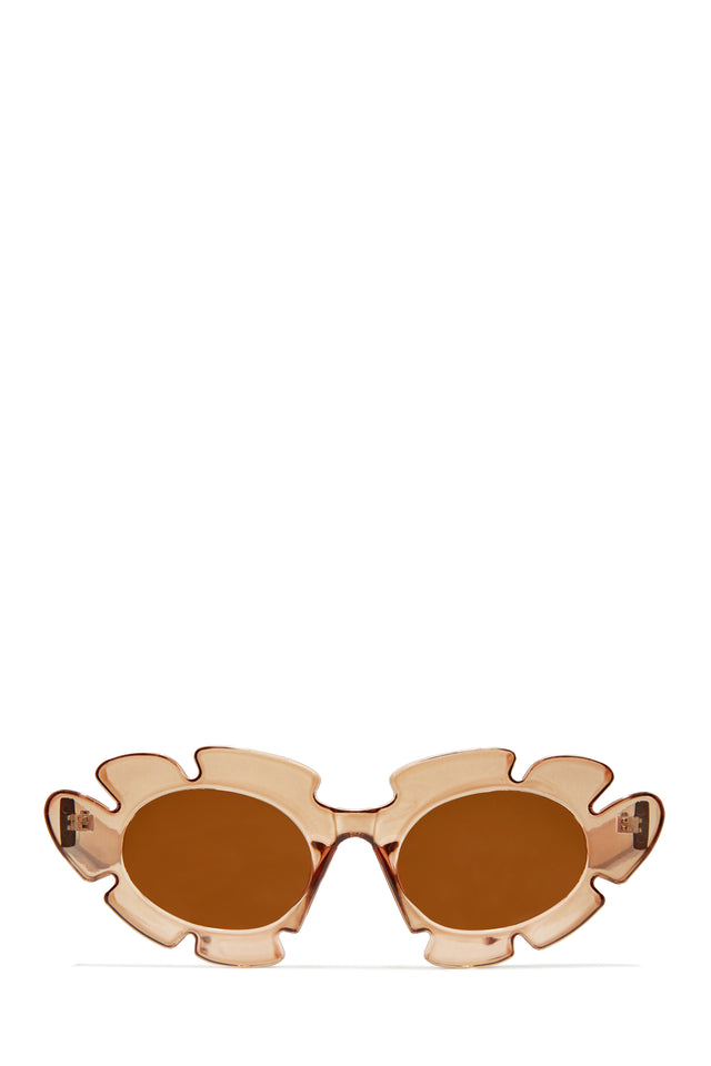 Load image into Gallery viewer, Weekend Flirt Unique Standout Frame Sunglasses - Black
