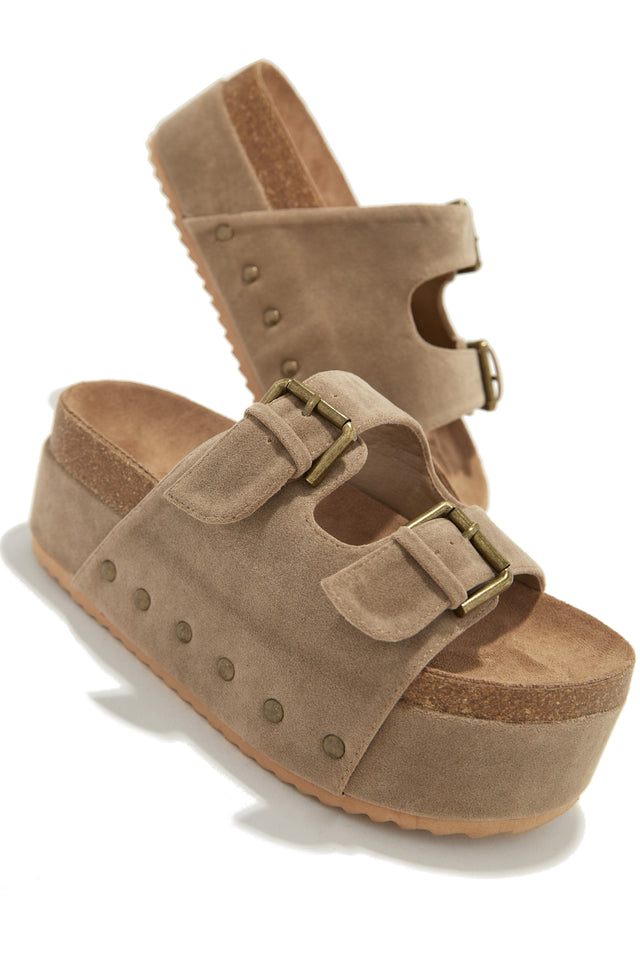 Load image into Gallery viewer, Taupe Slip On Platform Sandals
