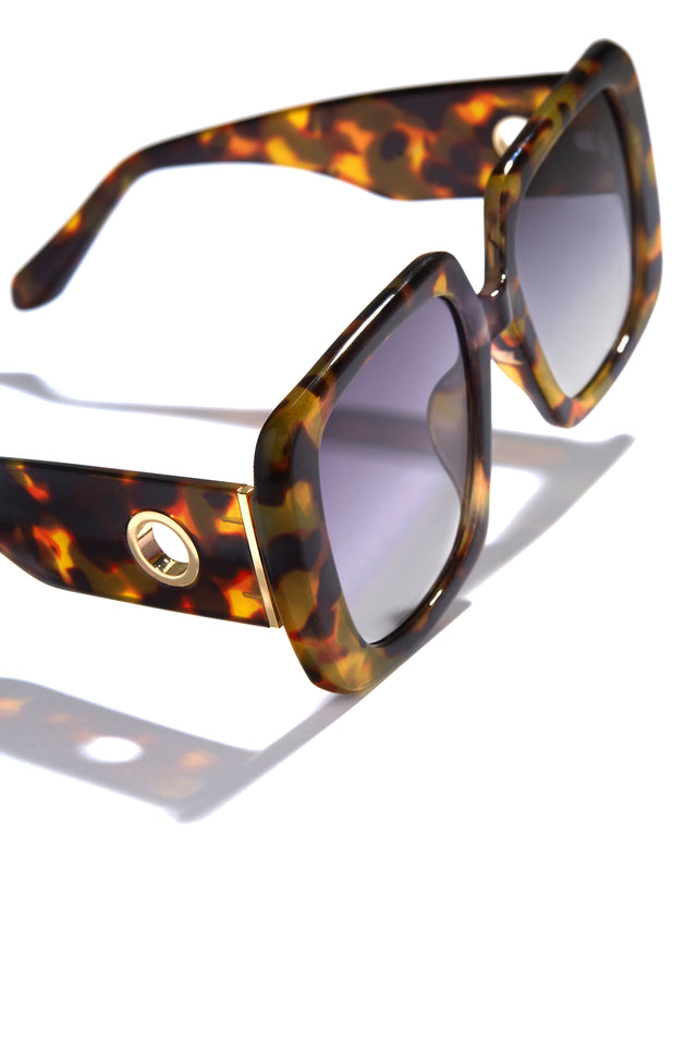 Load image into Gallery viewer, Krissa Oversized Square Sunglasses - Tortoise
