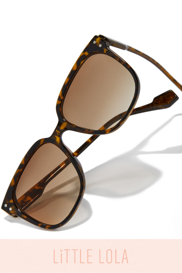 Load image into Gallery viewer, Celina Kids Oversized Sunglasses - Tortoise
